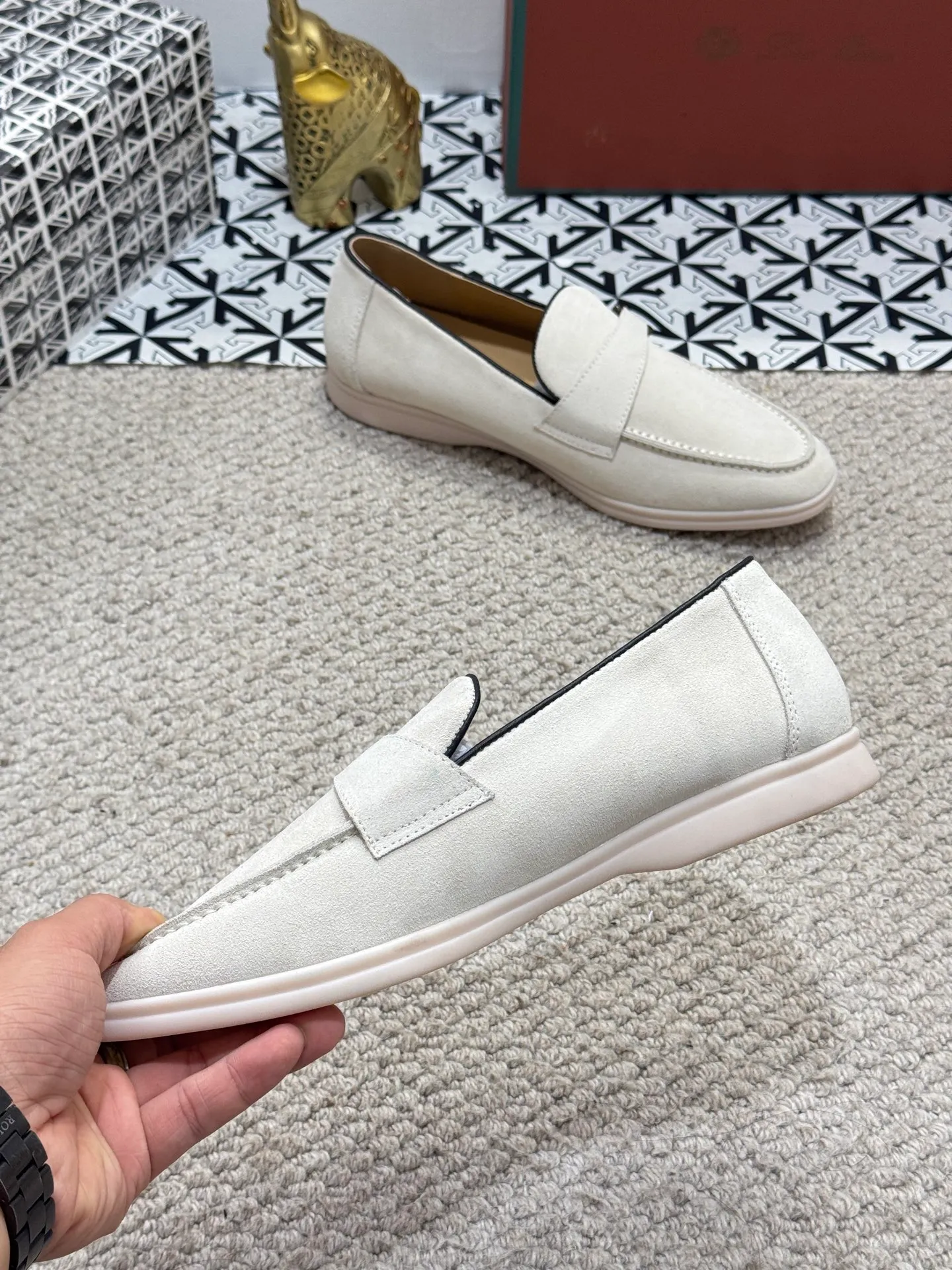 Men's men's shoes 💰380 [New model] 🍓🍓Loro Piana - LP couple model. The new moccasins are made of water-repellent treated suede uppers with rubber soles, a classic. The complex craftsmanship and meticulous structure make the shoes light and soft, allowing you to walk comfortably and freely. Perfect for wearing at the beach or out in the water during the summer. Size: 35-44 (45 customized MH)
